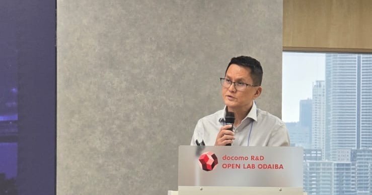 Steven Tan presenting at the NTT DOCOMO R&D Open Lab Odaiba